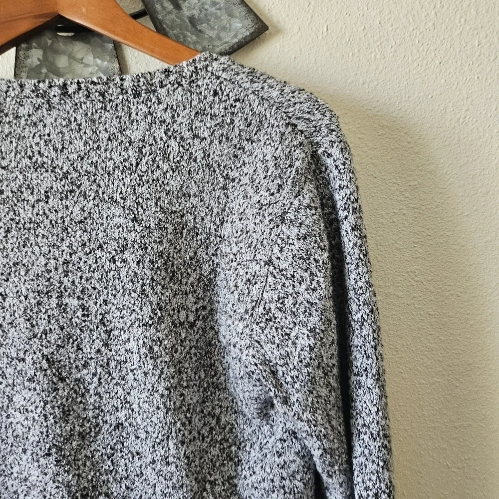 J.Jill Women's Gray Front Pockets knit Casual Chic comfy Sweater Size M.